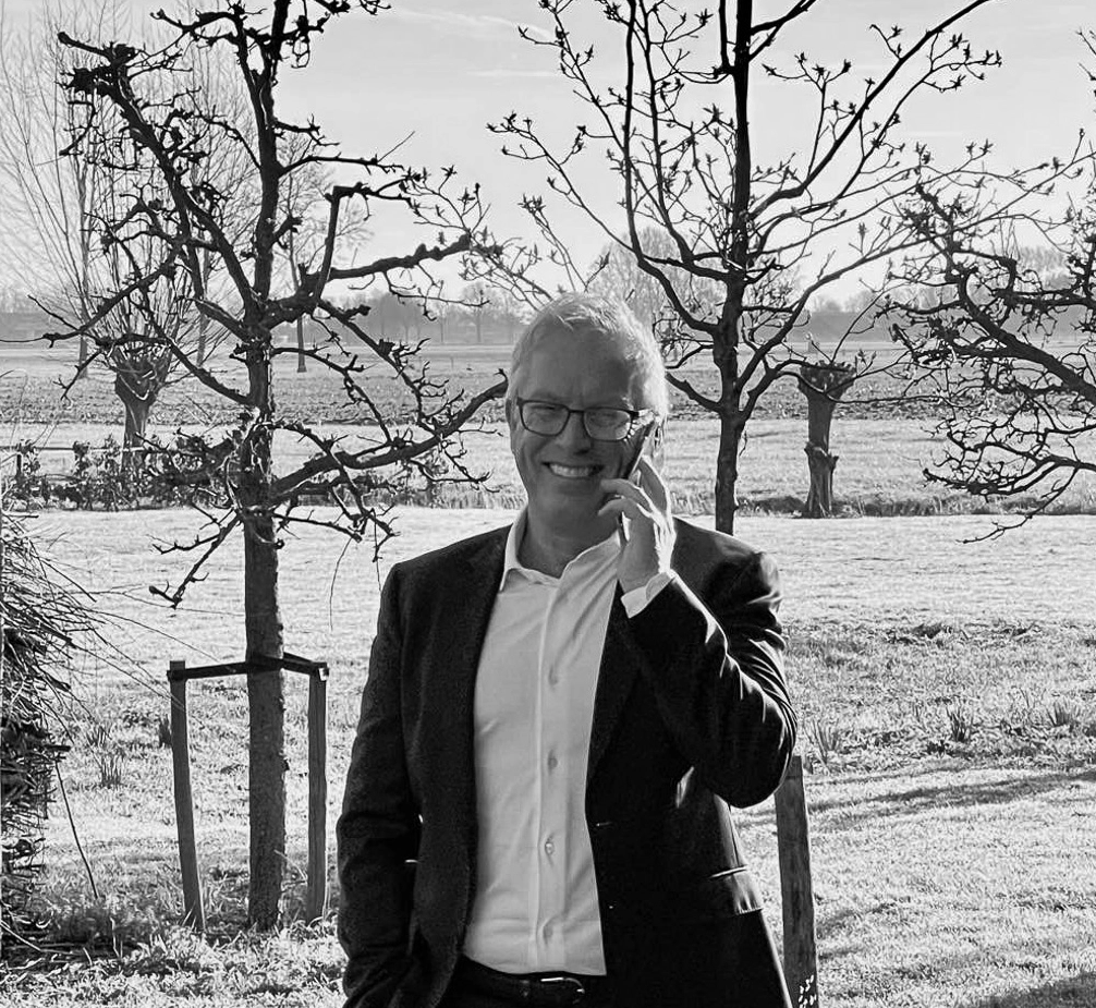 Anders Vergaderen in Maastricht, Math van Loo, Contactpersoon