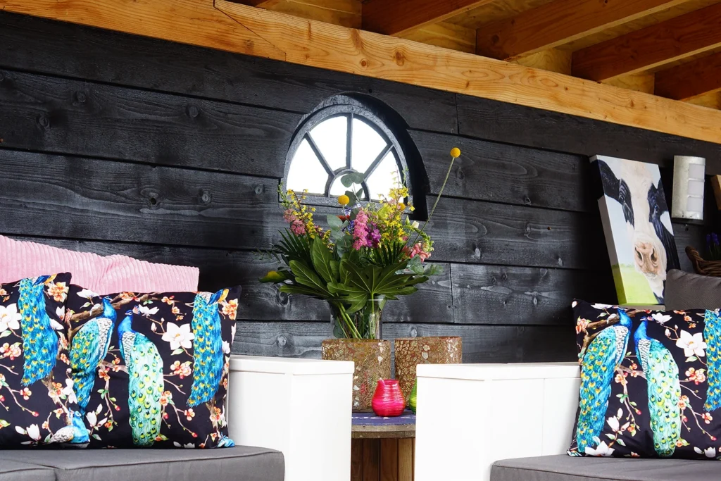 Vergaderen bij de boer bij 't Bullekroffie, Buiten, Terras