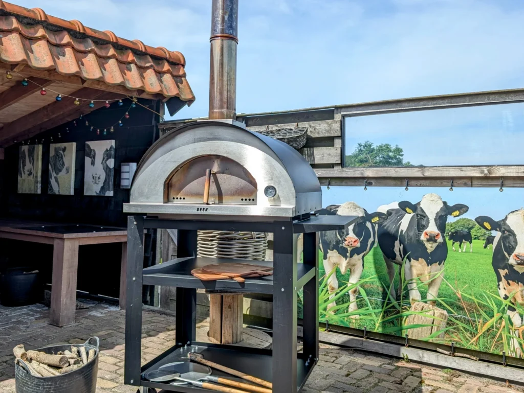 Vergaderen bij de boer bij 't Bullekroffie, Houtgestoken Oven, BBQ