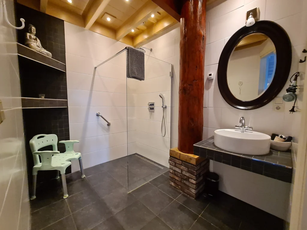 Vergaderen bij de boer bij 't Bullekroffie, Vergaderen en Overnachten