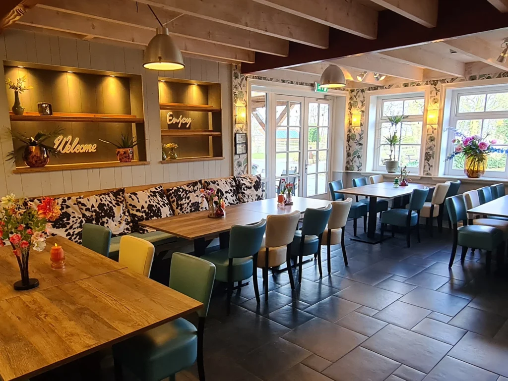 Vergaderen bij de boer bij 't Bullekroffie, Vergaderruimte - Opstellingen