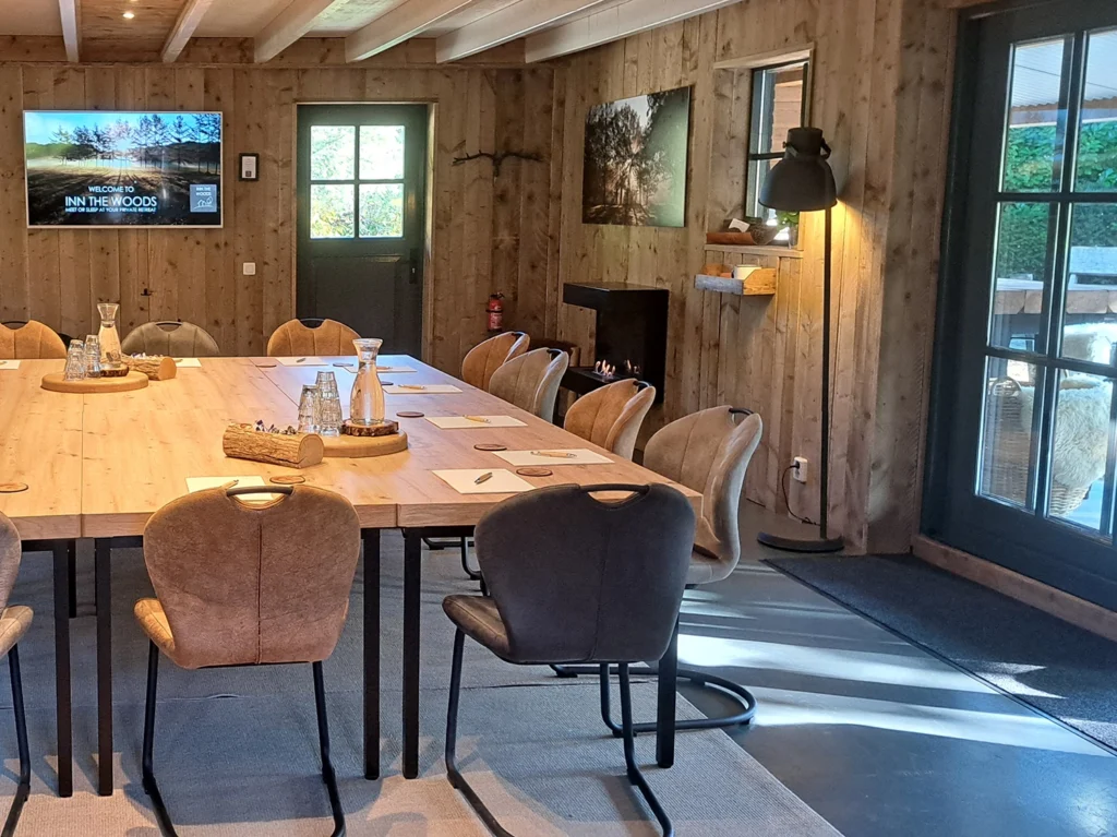 Vergaderen in Utrecht, Vergaderen in het bos bij vergaderlocatie Inn the Woods, boardroom