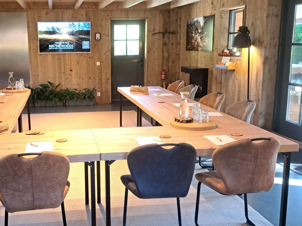 Vergaderen in Utrecht, Vergaderen in het bos bij vergaderlocatie Inn the Woods, u-vorm