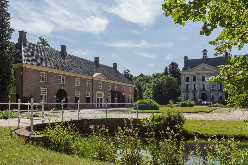 Vergaderen op de Veluwe vlakbij Apeldoorn bij Kasteel ter Horst, buiten aangezicht